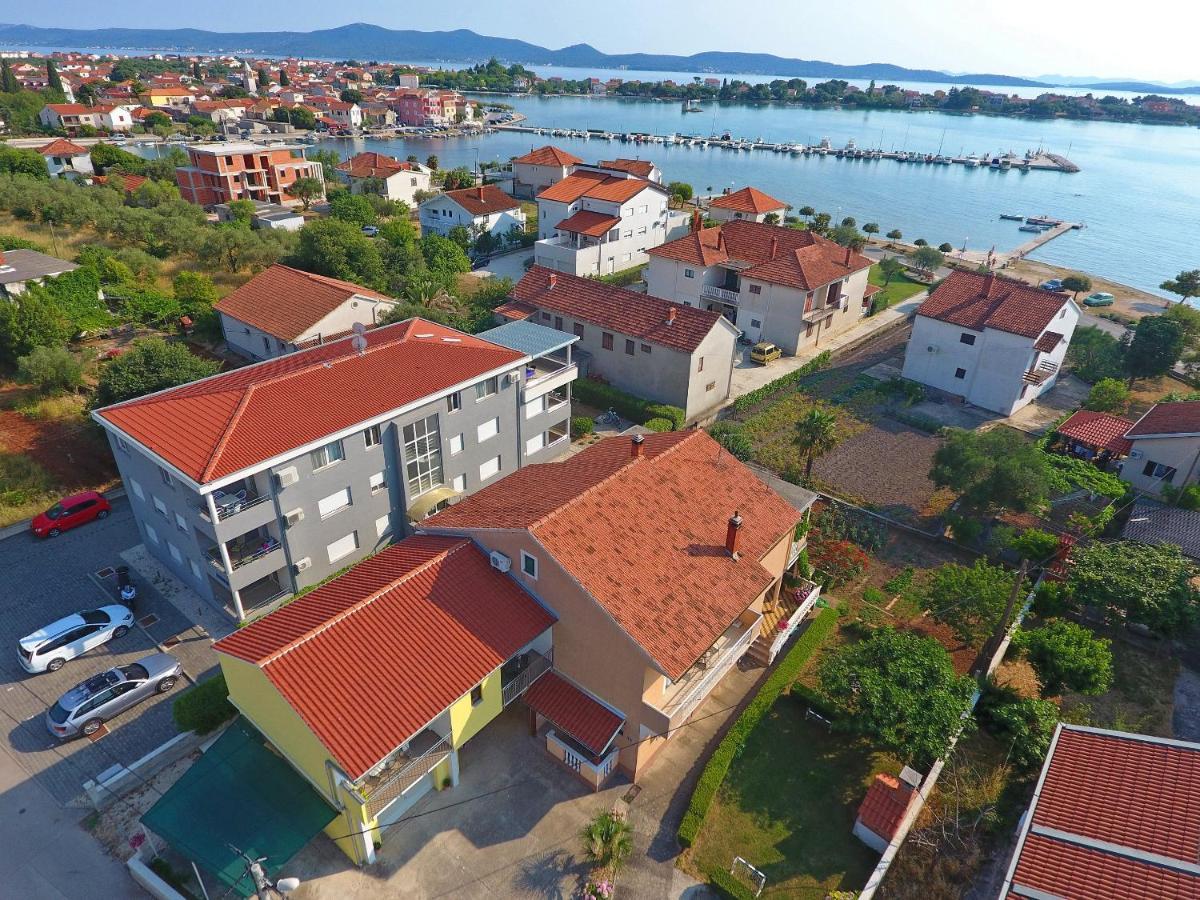 Apartmani Dane Sukošan エクステリア 写真