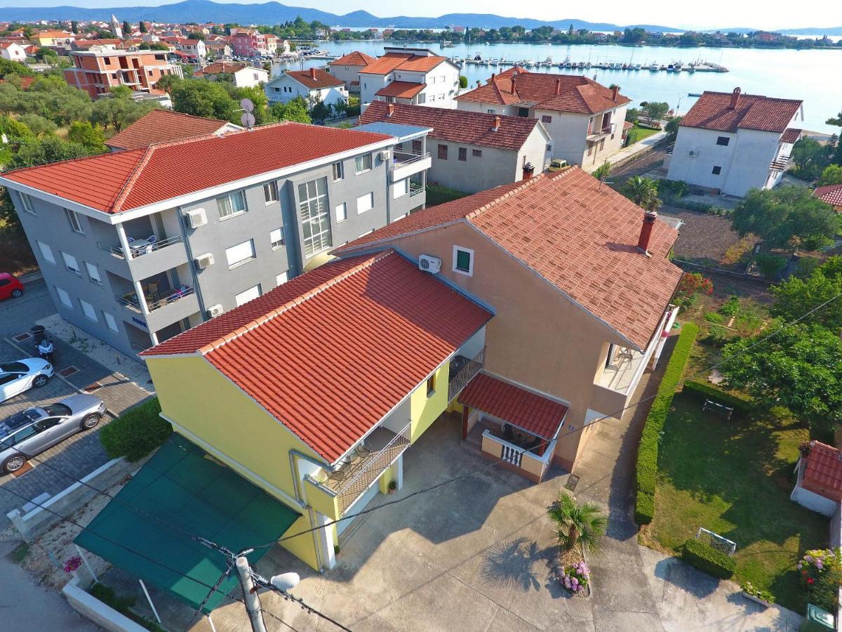 Apartmani Dane Sukošan エクステリア 写真