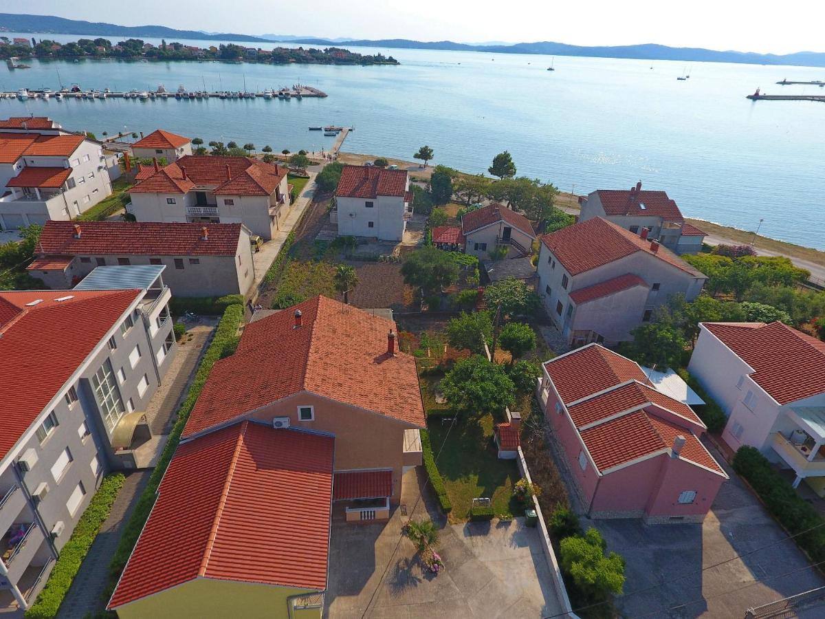 Apartmani Dane Sukošan エクステリア 写真